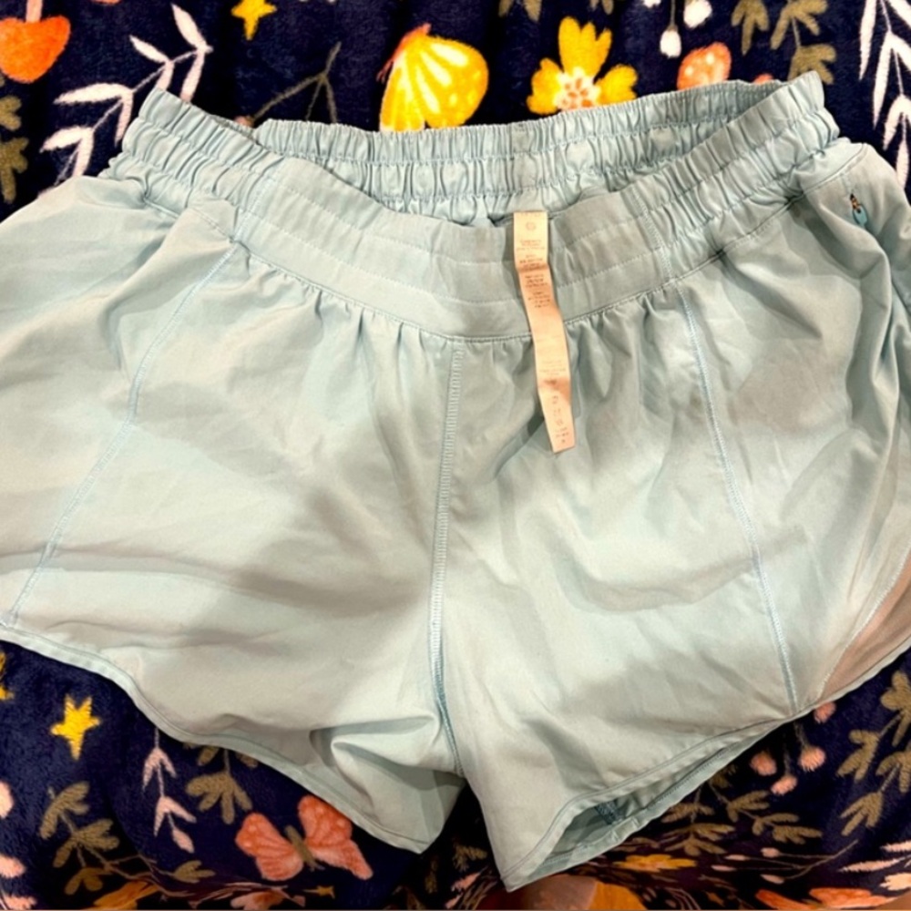 Lululemon Low Rise Hotty hots 12 Tall 4in